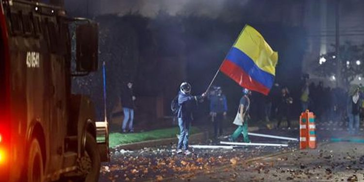 Kolombiya’da katliam: Vergi reformunu protesto eden 18 kişi öldürüldü