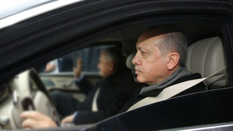 Bildik hikaye: Avukatı darp eden Erdoğan’ın korumaları “Kendini sağa sola vurdu” dedi