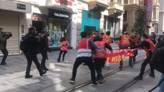 Taksim’e yürüyen Devrimci Hareket ve Devrimci Gençlik Dernekleri’ne polis saldırdı!