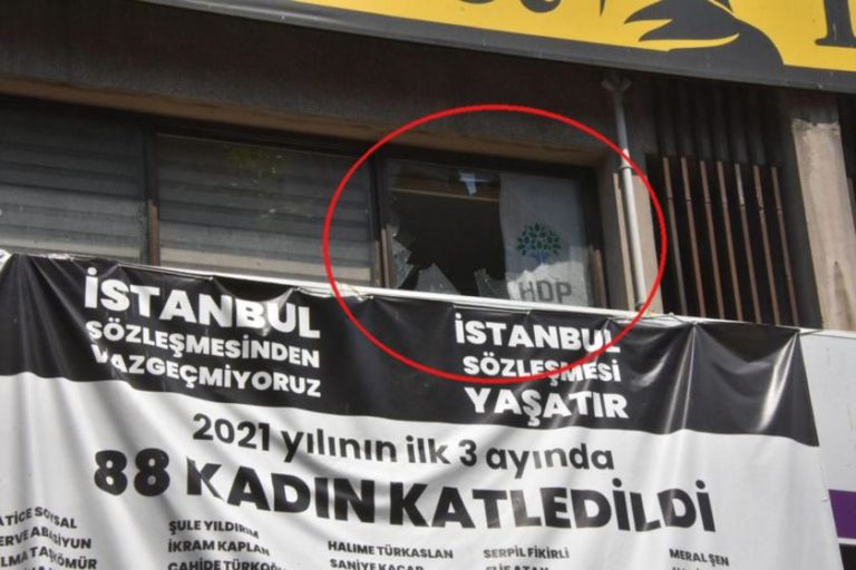 SON DAKİKA | HDP İzmir İl binasına yapılan silahlı saldırıda bir partili öldürüldü. HDP: “Provokatörleri yönlendiren İçişleri Bakanlığıdır”