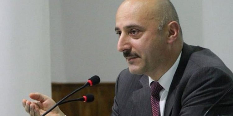 3 ayrı maaş alan Hazine ve Maliye Bakan Yardımcısı Şakir Ercan Gül Meclis’te tartışma yarattı