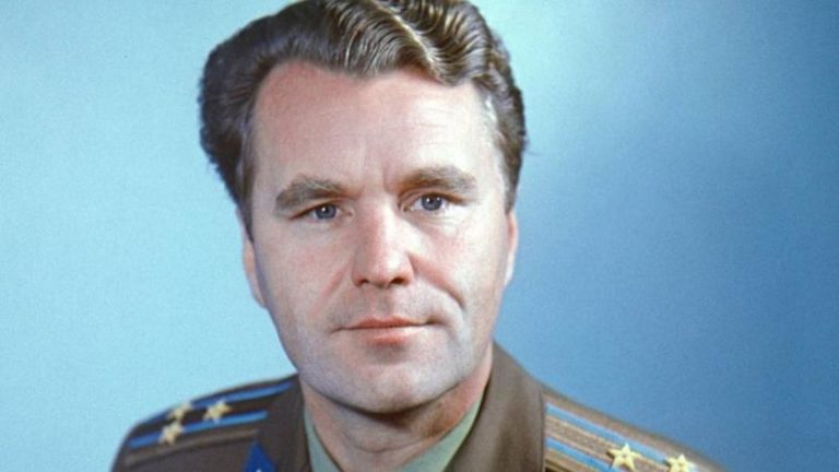 Sovyet kozmonot Vladimir Şatalov yaşamını yitirdi