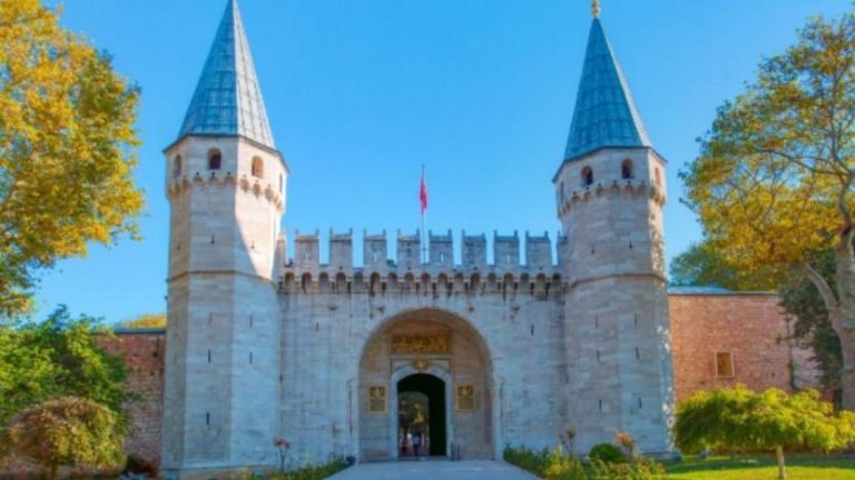Topkapı Sarayı’ndaki eserler Çamlıca’daki camiye nakledilmek isteniyor