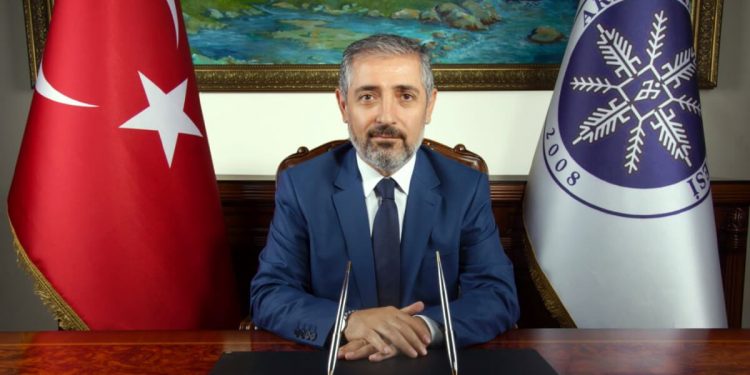 Ardahan Üniversitesi Rektörü Mehmet Biber 9 farklı görevde bulunuyor