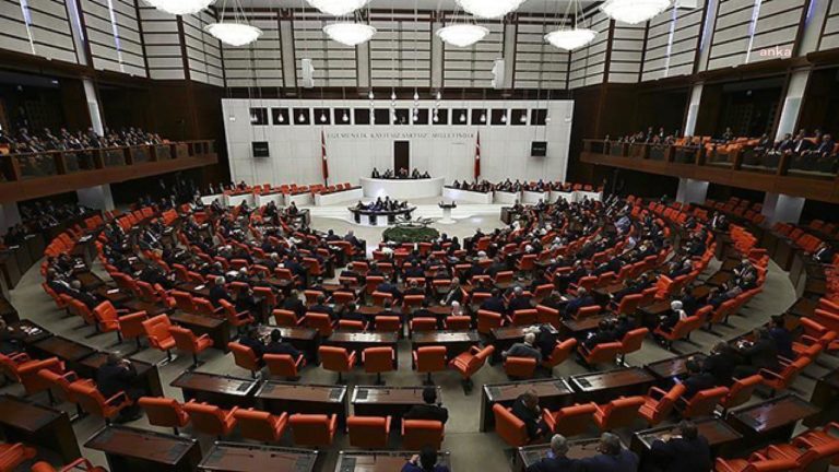 AKP’nin torba kanunu ile OHAL rejimi uzatıldı