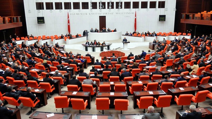 AKP yeni torba yasa teklifini Meclis’e sundu: OHAL düzenlemelerinin uygulanma süresi uzatılıyor