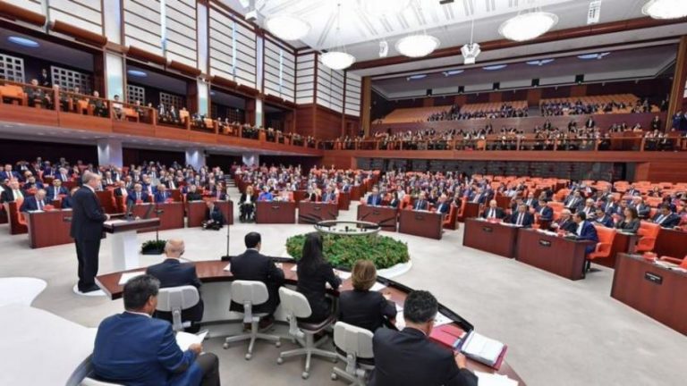 İktidar meclis kürsüsünde değişikliğe hazırlanıyor: Yüzde 75 muhalefet hakim