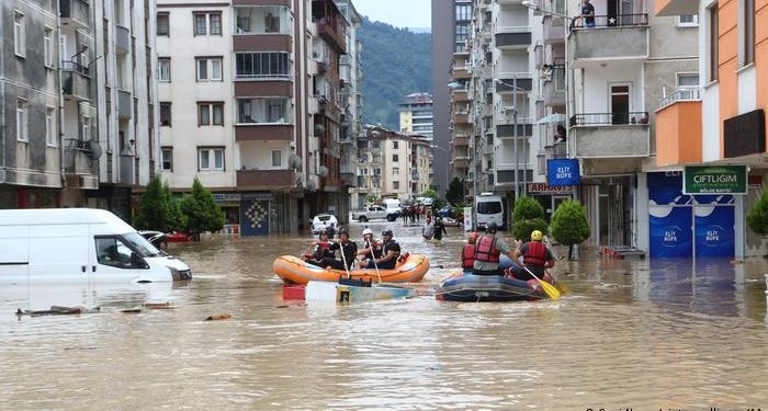 Halk sel felaketiyle boğuşurken AKP’li Rize Belediyesi, yaklaşık 180 bin TL’ye kubbeli dekoratif sundurma satın almış!