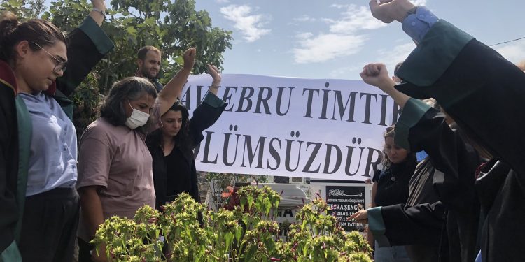 Avukat Ebru Timtik mezarı başında anıldı