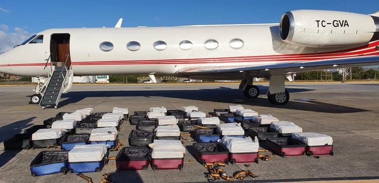 Brezilya’daki Türk jetinden 24 valiz kokain çıktı