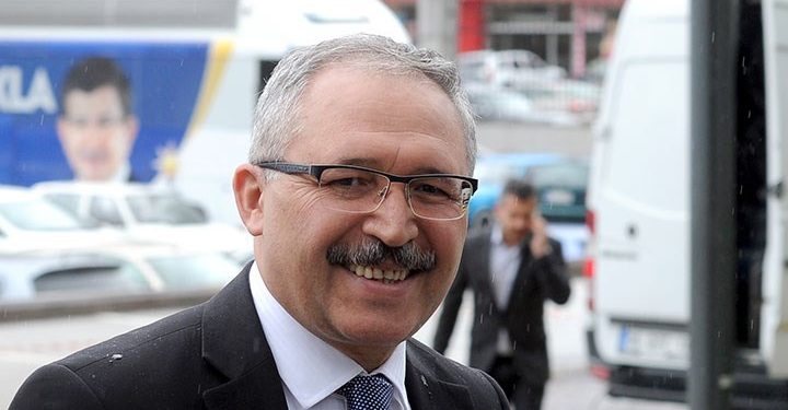 Selvi’den prompter ve sufle savunması: “Erdoğan dijital medyayı çok iyi kullanan bir lider”
