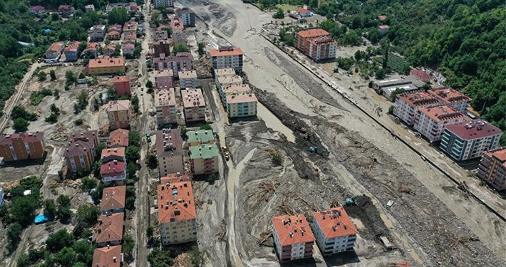 Sel felaketinin yerle bir ettiği Bozkur’taki öğrenci yurdu için iki farklı deprem raporu