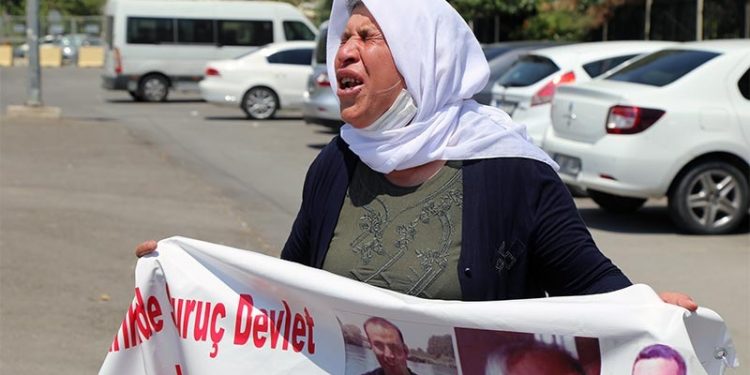 157 gündür adalet istiyorlar: Şenyaşar ailesine Urfa Adliyesi önünde yine polis saldırısı