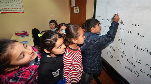 On binlerce Suriyeli çocuk eğitim görmüyor