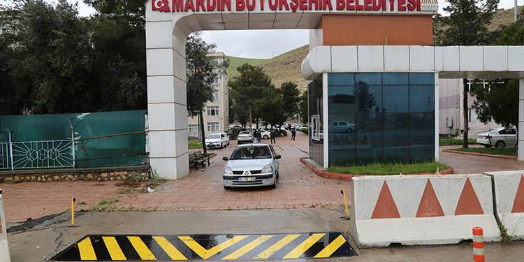 Mardin Büyükşehir Belediyesi’ne kayyum olarak atanan Mustafa Yaman’ın 36 ihalede yolsuzluk yaptığı tespit edildi