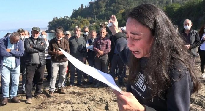 Ressam Gökçe Erhan’ın evi, kültür balıkçılığı tesislerine karşı yapılacak basın açıklaması öncesi kundaklandı!