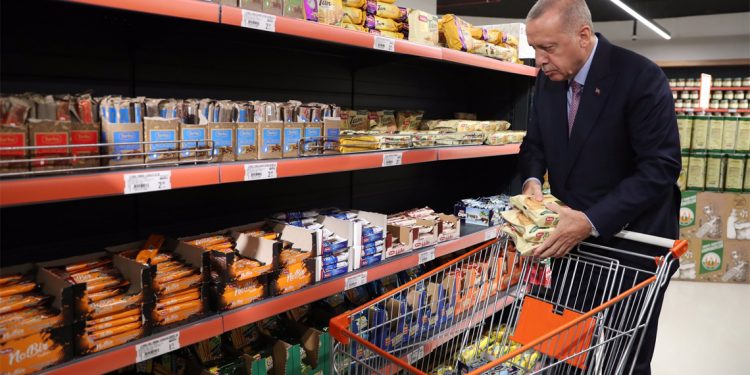 “Fiyatlar gayet uygun” demişti: Erdoğan’ın abur cuburdan oluşan market alışverişi bin lira tutmuş!