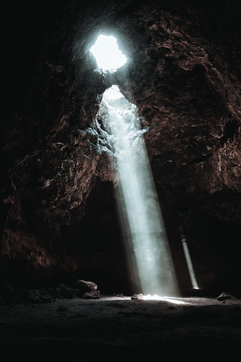 Platon’un mağarası-Füsun Uzunoğlu