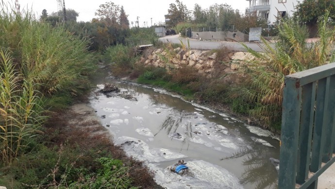 Mersin’in Akdeniz ilçesinde fabrika atıkları ve kimyasal atıklar halk sağlığını tehdit ediyor