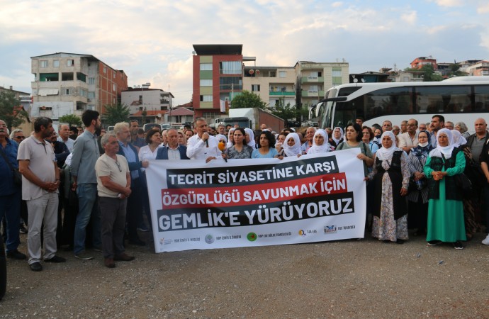Kadıköy’de “Her yer Gemlik her yer direniş” sloganları yüklseldi