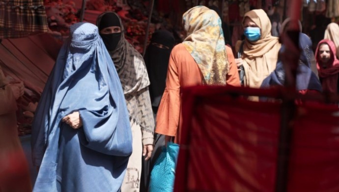 Taliban Afganistan’da kadınlar için yaşam çemberini daralttı