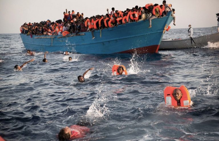 [LIGHTHOUSE RAPORU] İtalya göçmenleri gemi-hapisanelerde Yunanistan’a iade ediyor