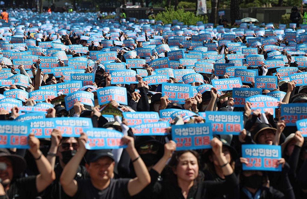 Güney Kore’de binlerce öğretmen, ‘güvence’ için greve gitti
