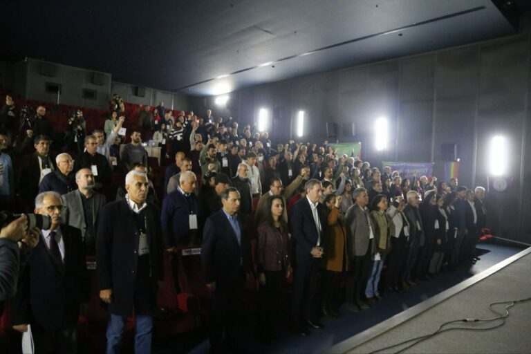 Yeşil Sol Parti Eş Sözcüsü Ahmet Asena: “DEM Parti’nin izleyeceği taktik hat üzerinde süre giden tartışmaların toplumsal ittifakın temellerini zedelememesi gerektiğine dikkat çekti”    